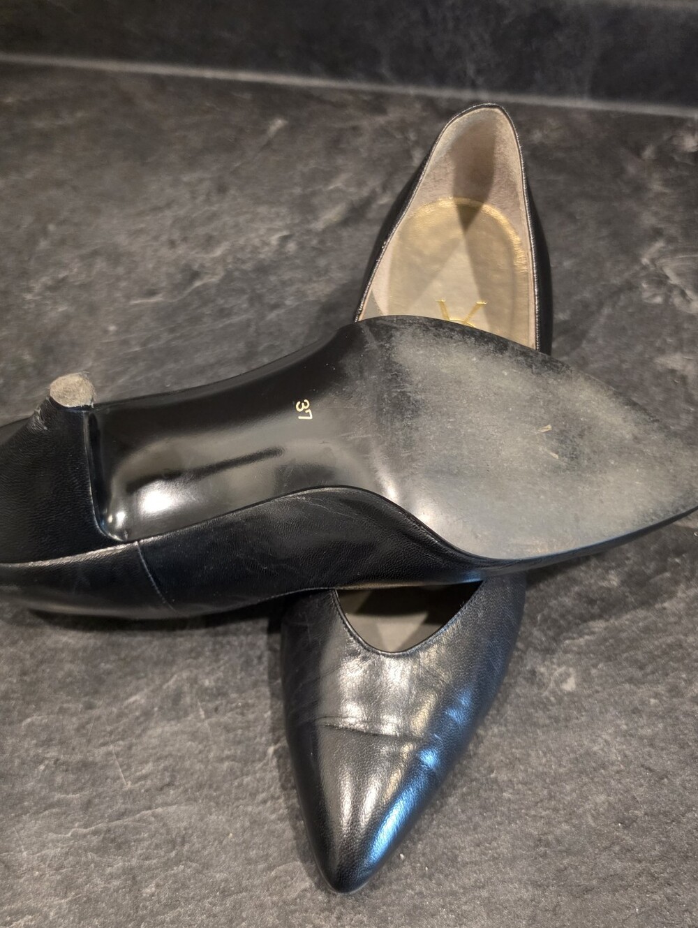 Yves Saint Laurent Size 37 Black Leather Pointed Pumps with Gold Insole - Picture 11 of 12